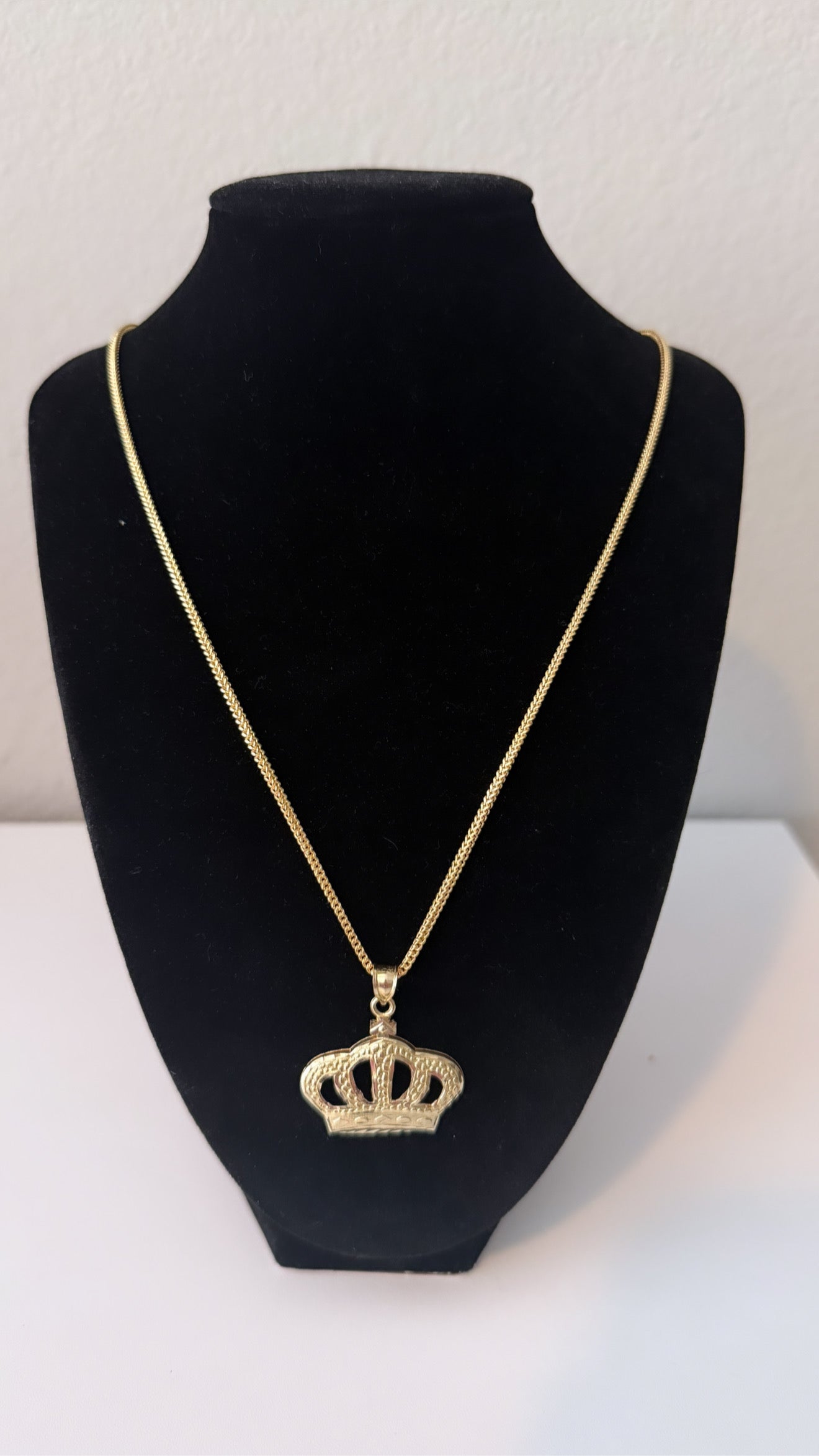 Cadena 10K Oro Real con Dije de Corona